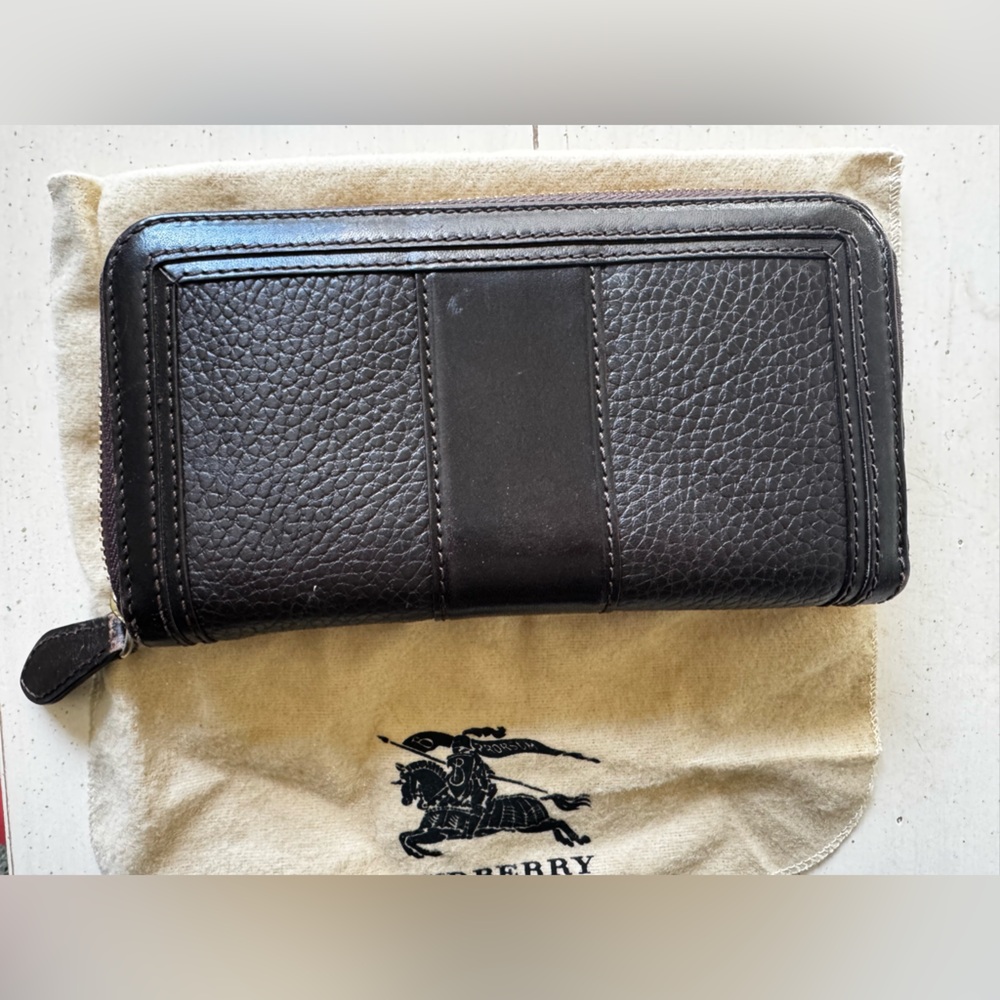 Burberry Textured Brown Leather Wallet with Gold Accent - Picture 2 of 6